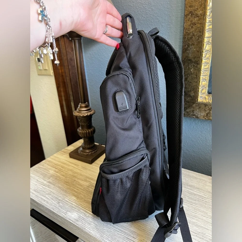 EXCELLENT CONDITION!! Kroser Black and Red Men's Backpack